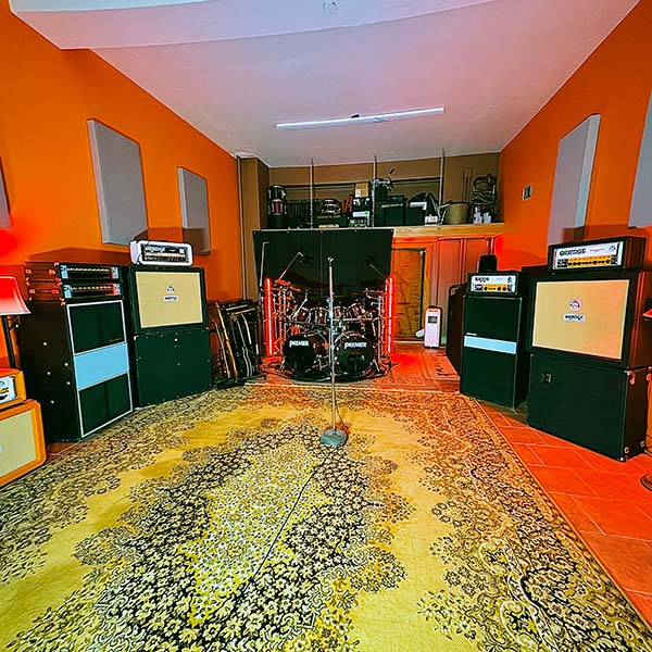 Tracking room